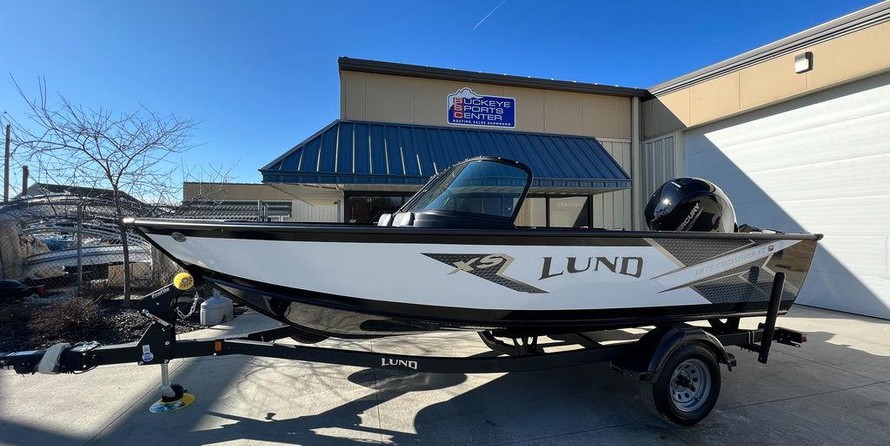 Lund Boats 1875 Crossover XS