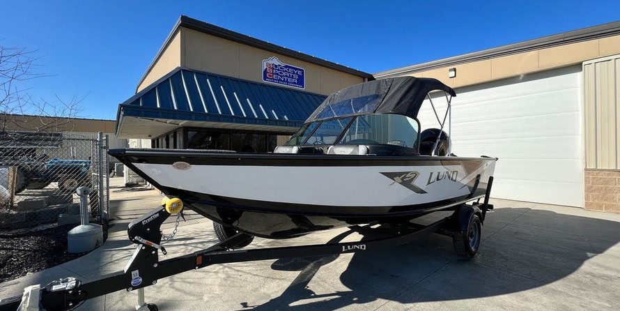 Lund Boats 1875 Crossover XS