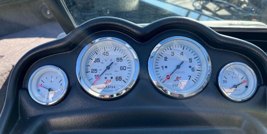 Lund Boats 1875 Crossover XS