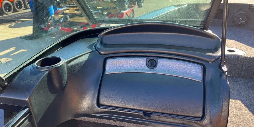 Lund Boats 1875 Crossover XS