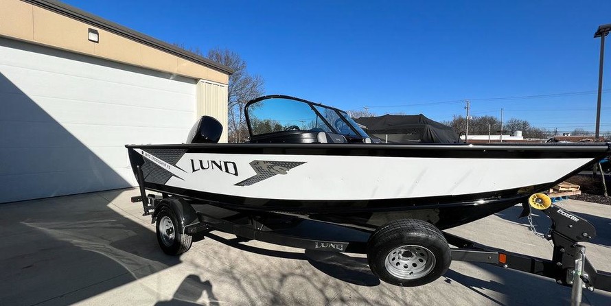 Lund Boats 1875 Crossover XS