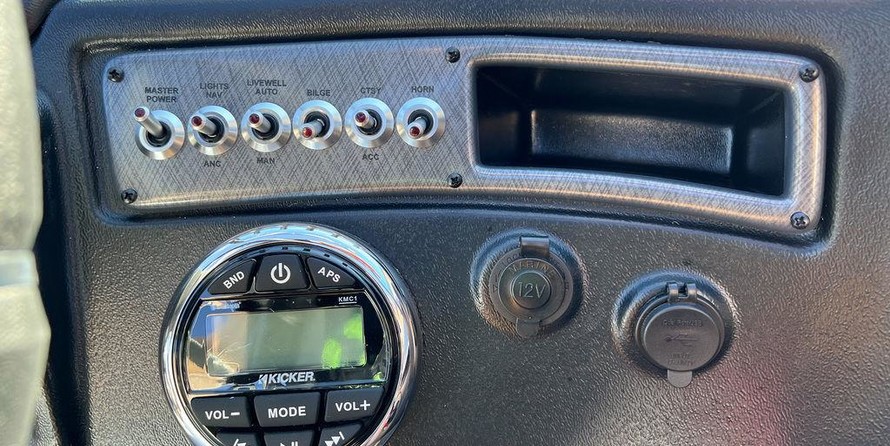 Lund Boats 1875 Crossover XS