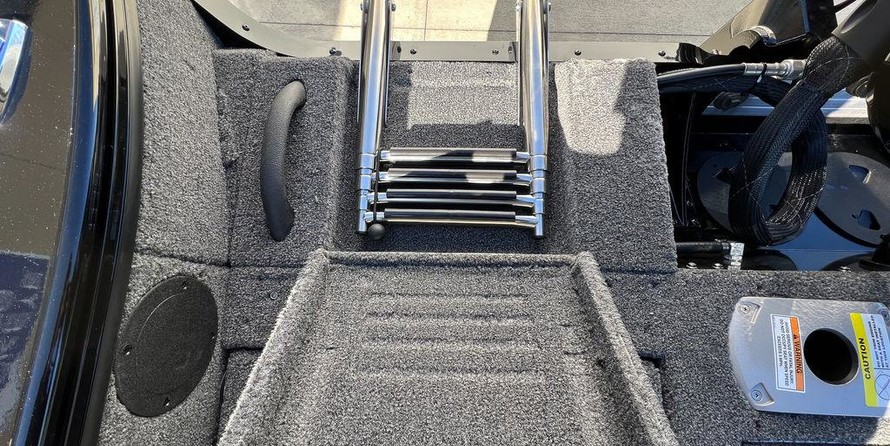 Lund Boats 1875 Crossover XS