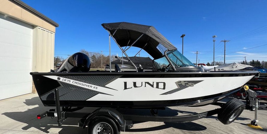 Lund Boats 1875 Crossover XS