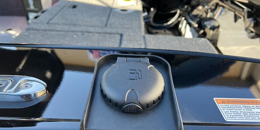 Lund Boats 1875 Crossover XS