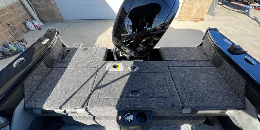 Lund Boats 1875 Crossover XS