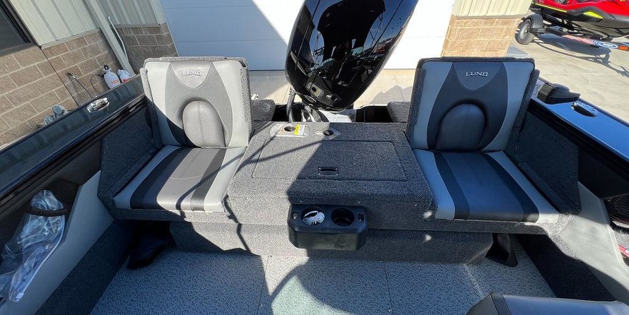 Lund Boats 1875 Crossover XS