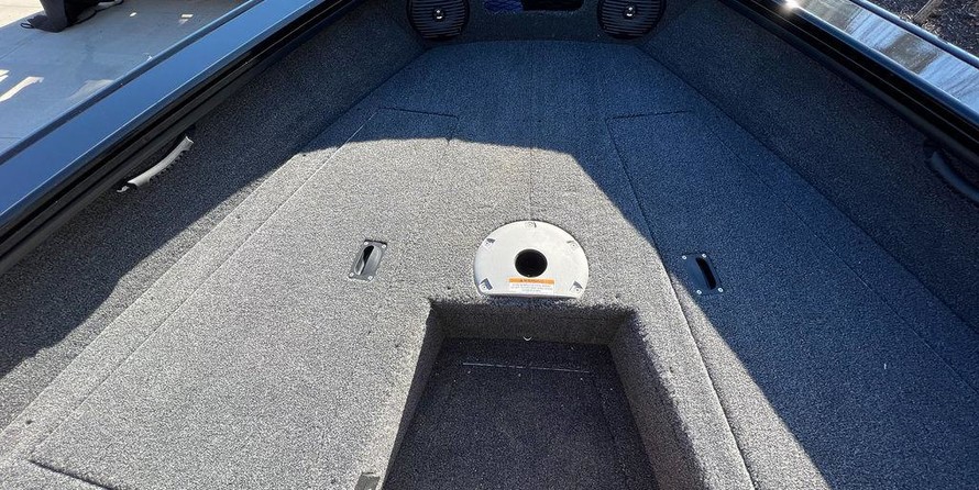 Lund Boats 1875 Crossover XS