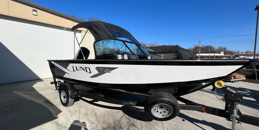 Lund Boats 1875 Crossover XS