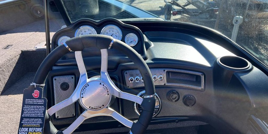 Lund Boats 1875 Crossover XS