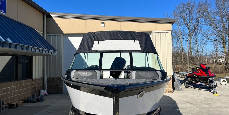 Lund Boats 1875 Crossover XS
