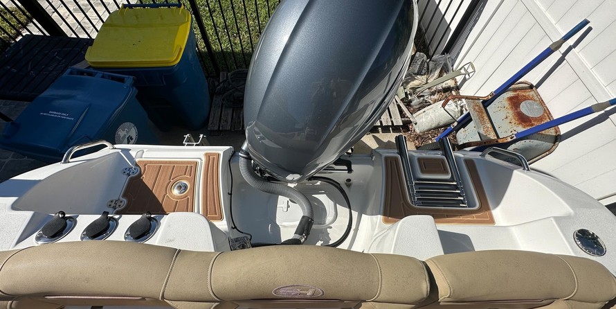 Sea Ray hunt ultra 211