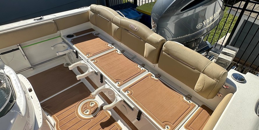 Sea Ray hunt ultra 211