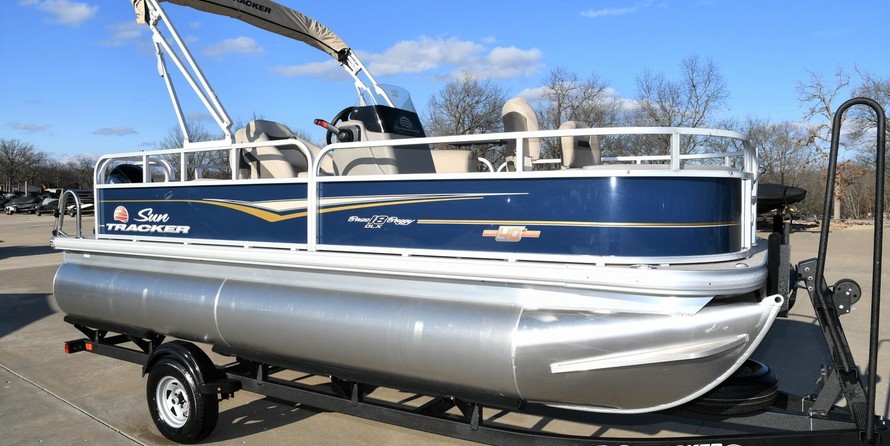 Sun Tracker Bass Buggy 18 DLX