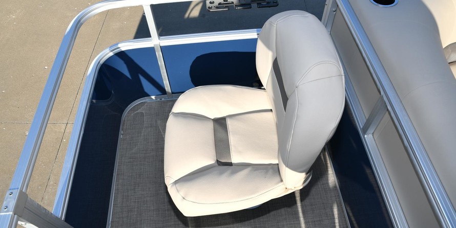 Sun Tracker Bass Buggy 18 DLX