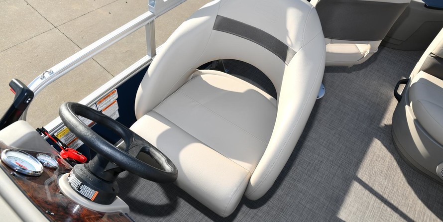 Sun Tracker Bass Buggy 18 DLX