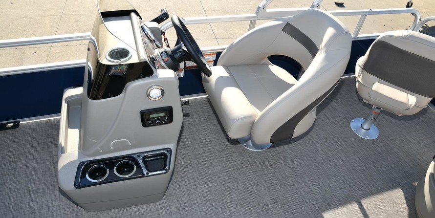 Sun Tracker Bass Buggy 18 DLX