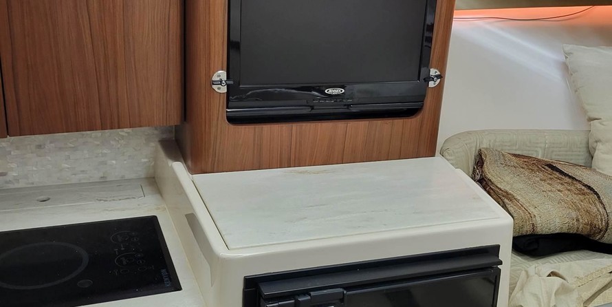 Grady-White Express 330