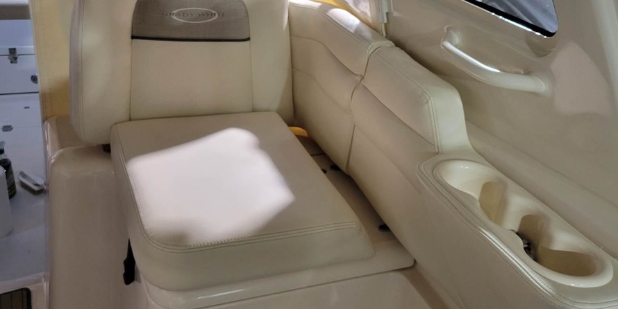 Grady-White Express 330