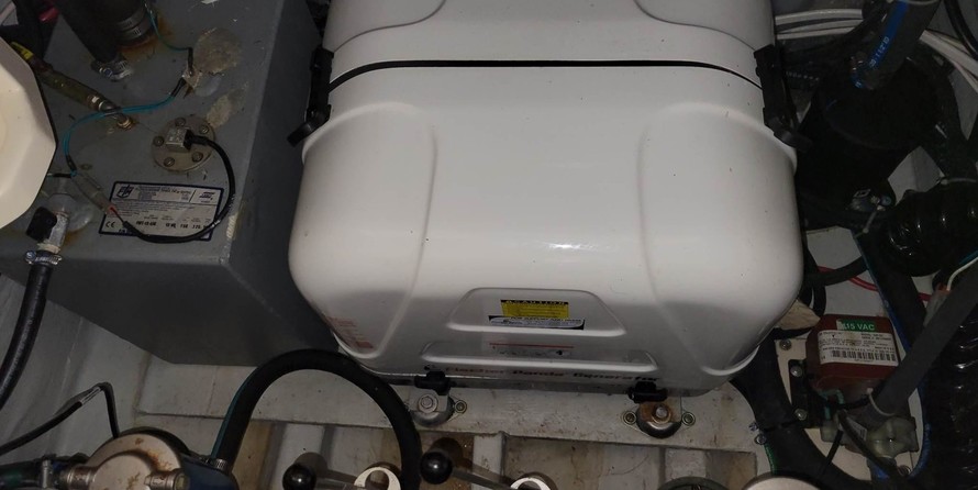 Grady-White Express 330