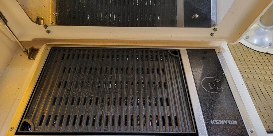 Grady-White Express 330