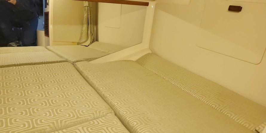 Grady-White Express 330