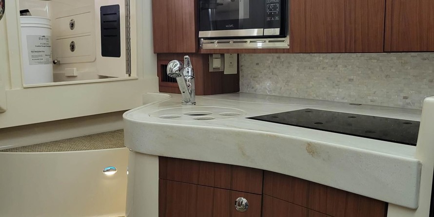 Grady-White Express 330