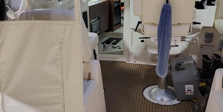 Grady-White Express 330