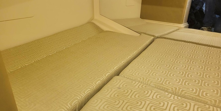 Grady-White Express 330