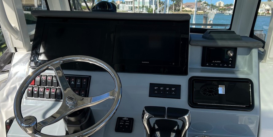 Pursuit st 310 sport