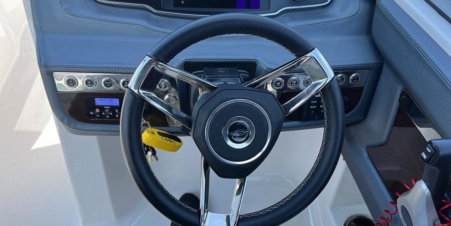 Chaparral 250 SunCoast