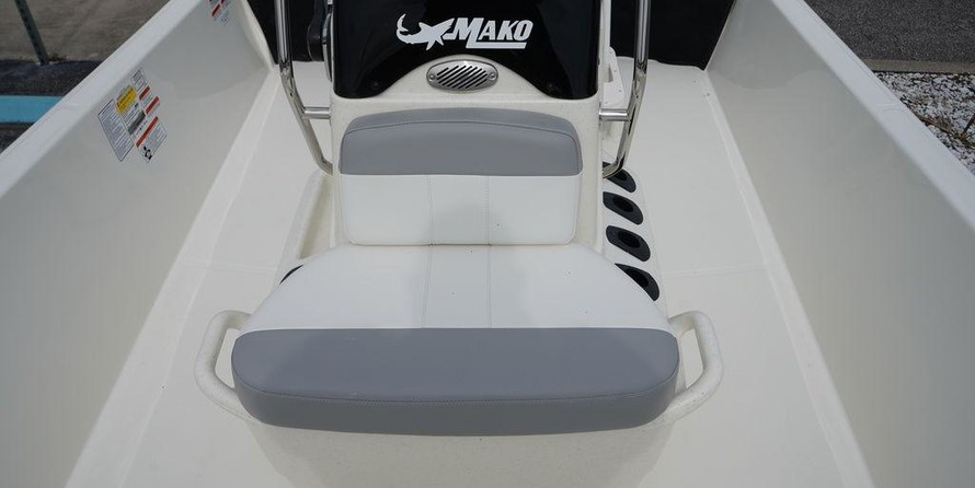Mako Pro Skiff 17 CC