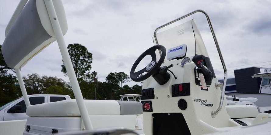 Mako Pro Skiff 17 CC