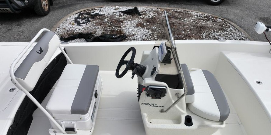 Mako Pro Skiff 17 CC