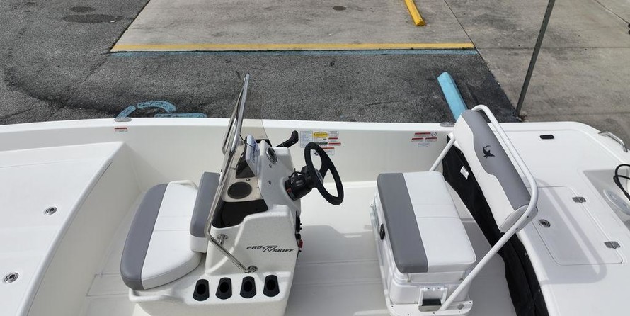 Mako Pro Skiff 17 CC