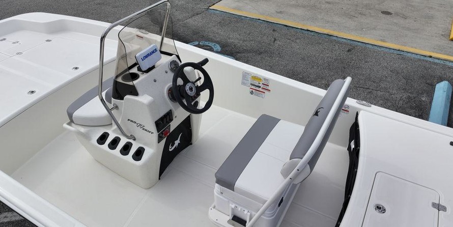 Mako Pro Skiff 17 CC