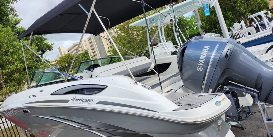 Hurricane 2410 Sundeck