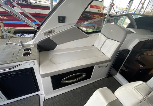 Four Winns Vista 275