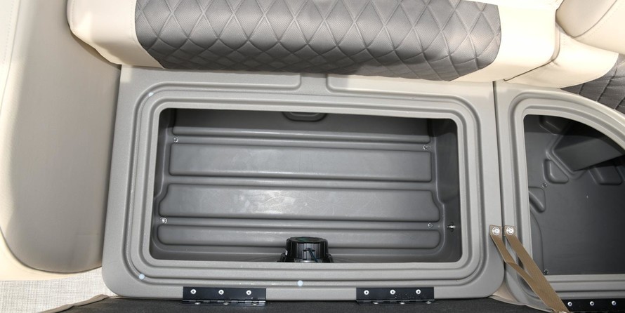 Sun Tracker Party Barge 22 DLX