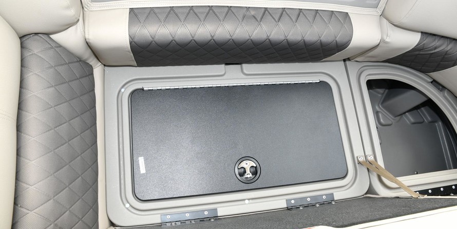 Sun Tracker Party Barge 22 DLX