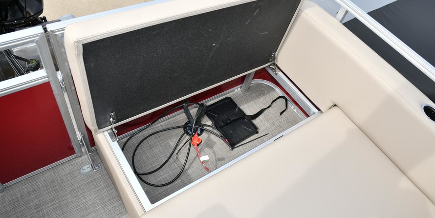 Sun Tracker Party Barge 22 DLX