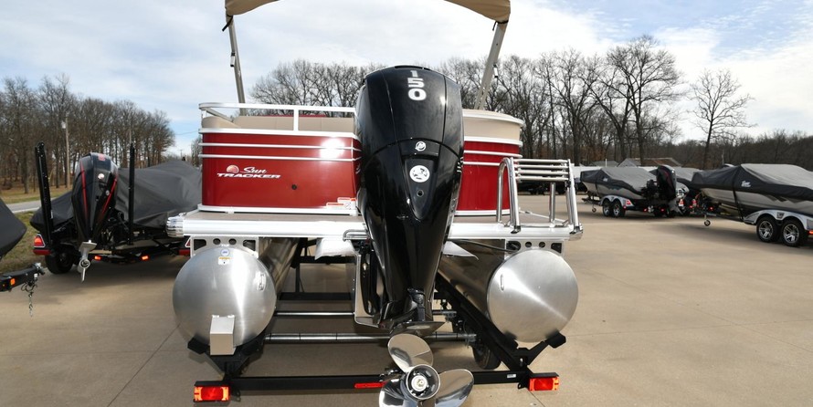 Sun Tracker Party Barge 22 DLX