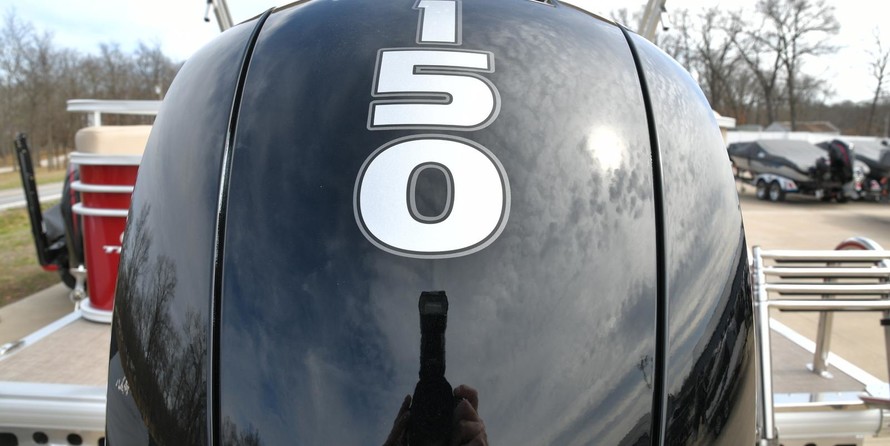 Sun Tracker Party Barge 22 DLX