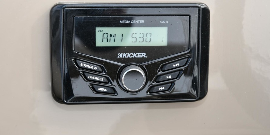 Sun Tracker Party Barge 22 DLX