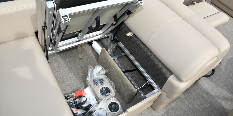 Sun Tracker Party Barge 22 DLX