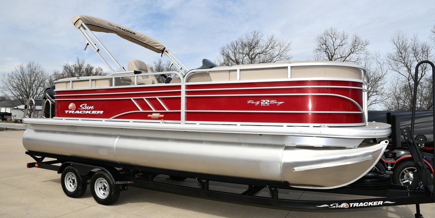 Sun Tracker Party Barge 22 DLX
