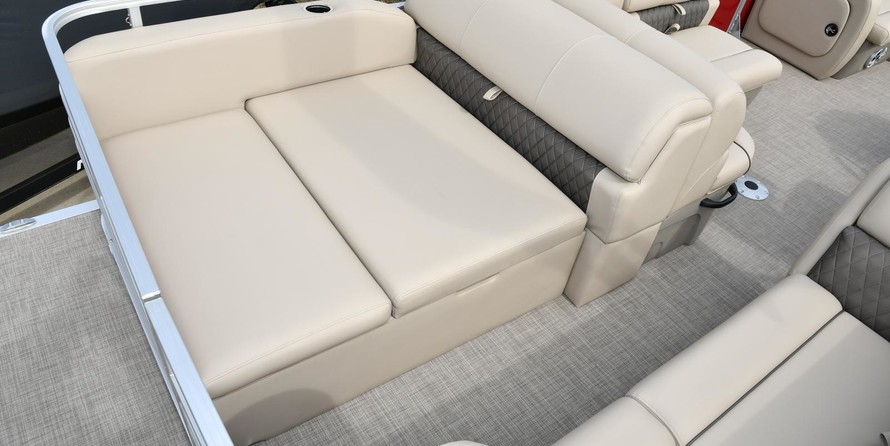 Sun Tracker Party Barge 22 DLX