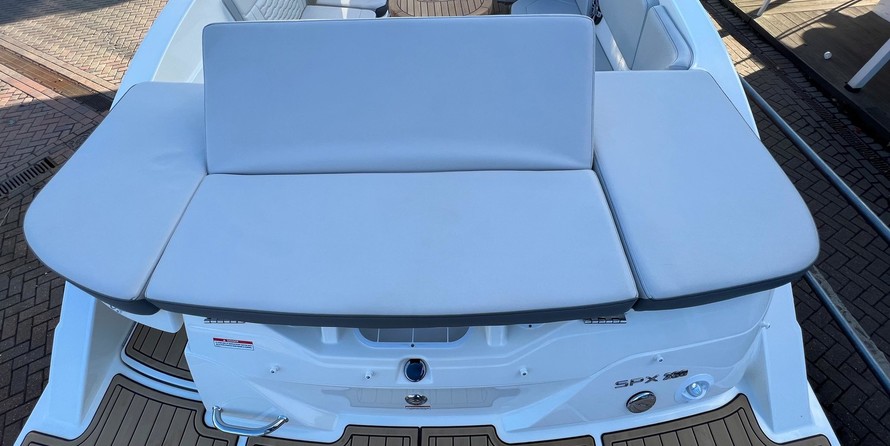 Sea Ray SPX 230