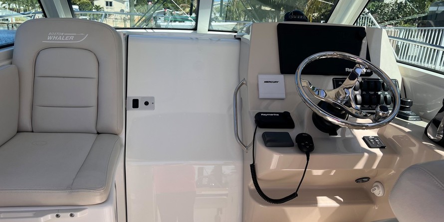 Boston Whaler 285 Conquest