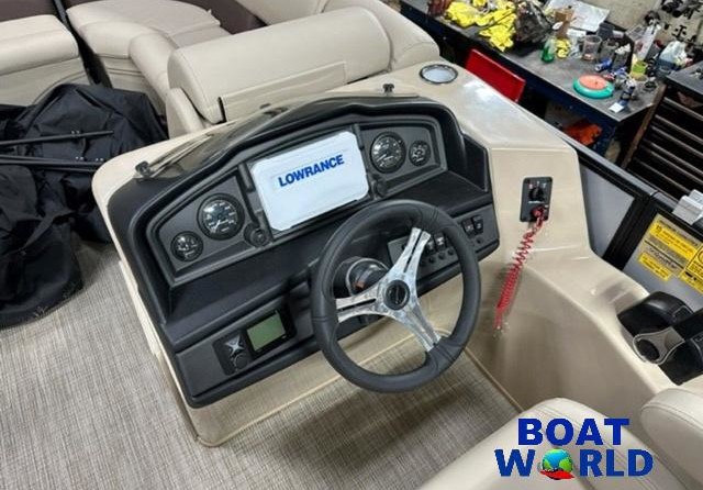 Premier Pontoons Navigator 220